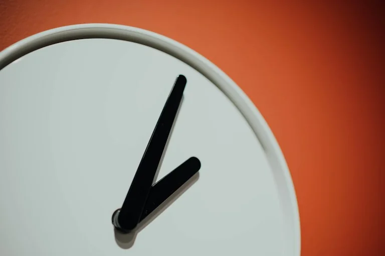 UK Clocks Go Back on 1 November: Check Your Timers