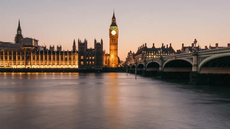UK Clocks Go Back on 25 October: Home and Travel Checklist