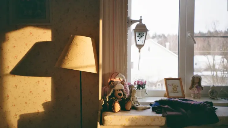 Why Old Homes Return in Dreams—and What They May Reflect